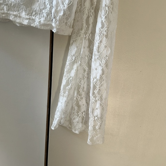 Lovely lace top - Picture 4 of 4